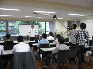 20110616ラフターヨガ取材（テレビ朝日） 009-2.jpg