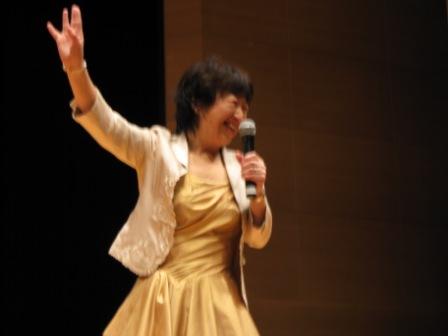 大谷由里子氏_ライブ.jpg